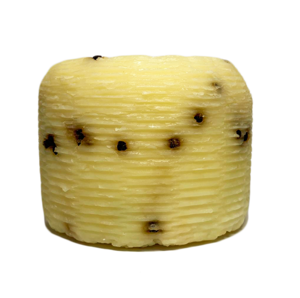 Pecorino Primo Sale mit schwarzem Pfeffer
